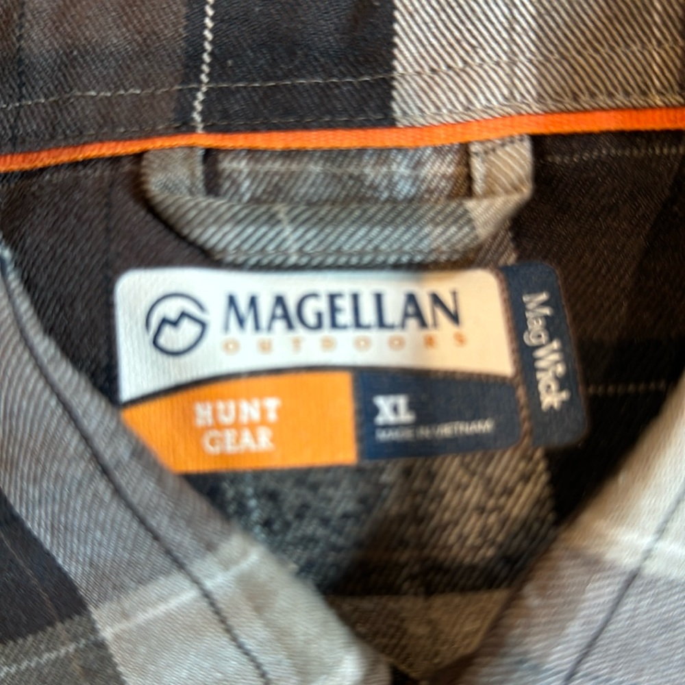 Men’s Magellan, extra large hunt gear shirt